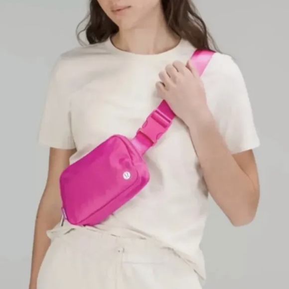 NEW Lululemon sonic pink belt bag sold out popular - Picture 2 of 2